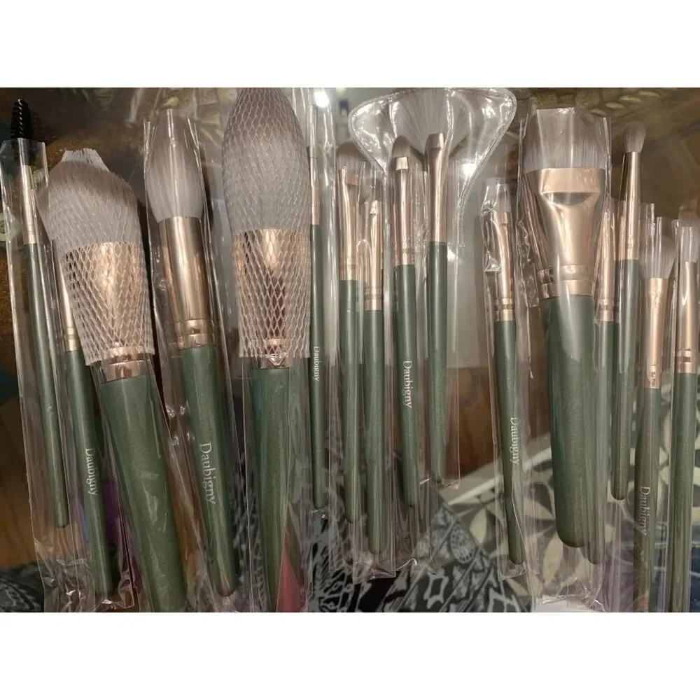 Daubigny 16Pieces Green Complete Premium Synthetic Professional Makeup Brushes